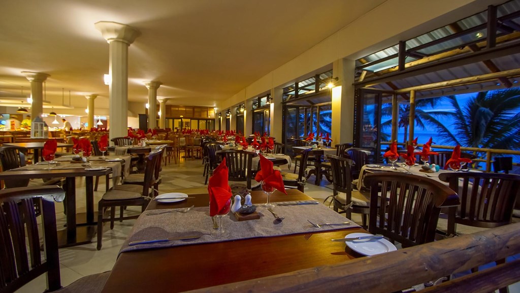 Le Peninsula Bay Beach Resort & Spa: Restaurant