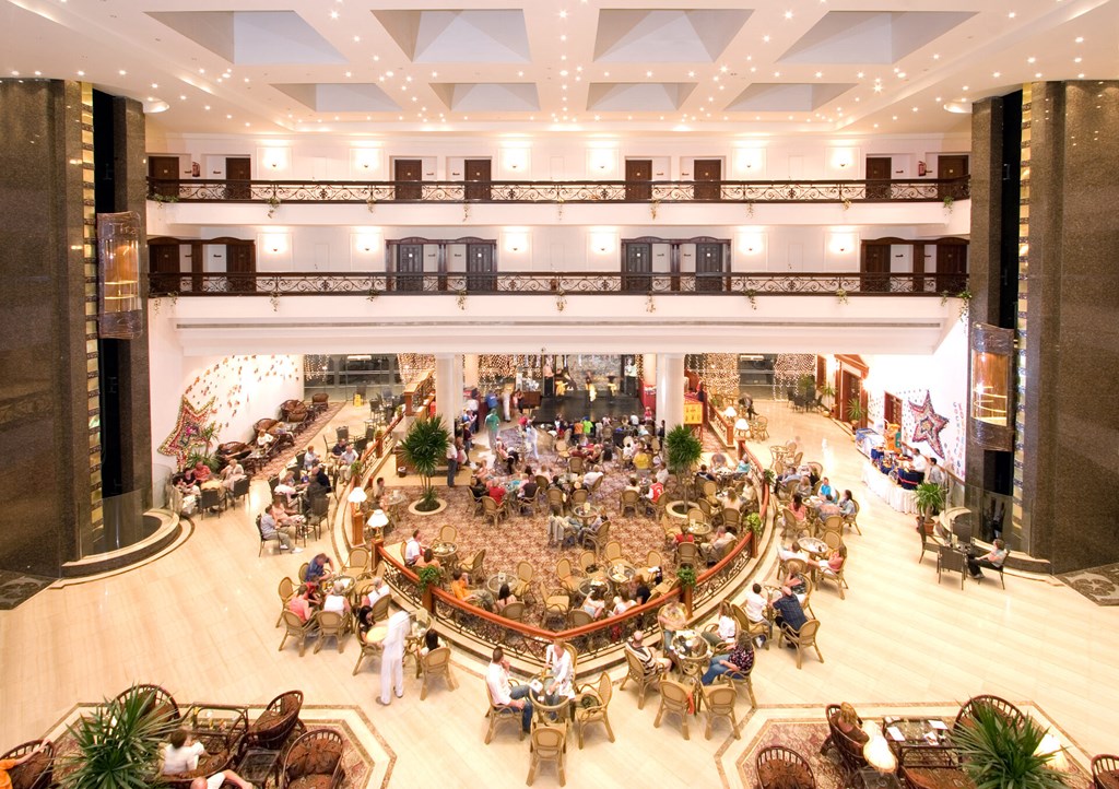 Titanic Resort Aqua Park: Lobby