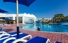 Aurora Oriental Resort: Pool - photo 14