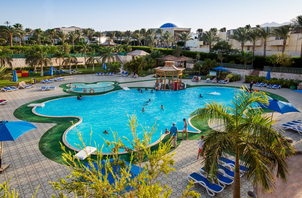 Aurora Oriental Resort: Pool