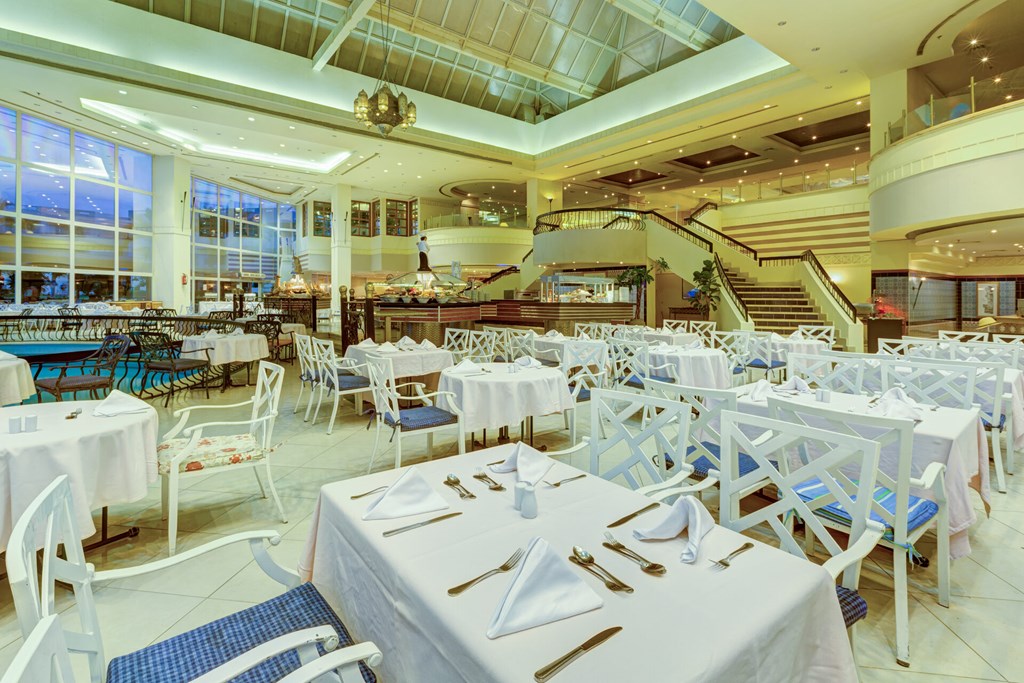 Aurora Oriental Resort: Restaurant