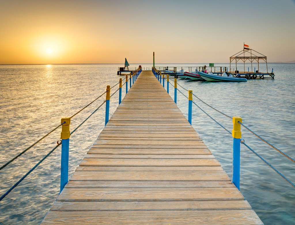 Aurora Oriental Resort: Beach