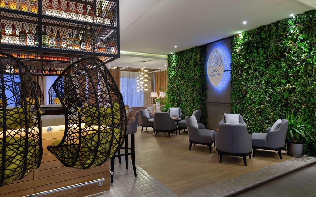 DoubleTree by Hilton Almaty: Bar