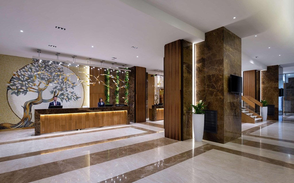 DoubleTree by Hilton Almaty: Lobby