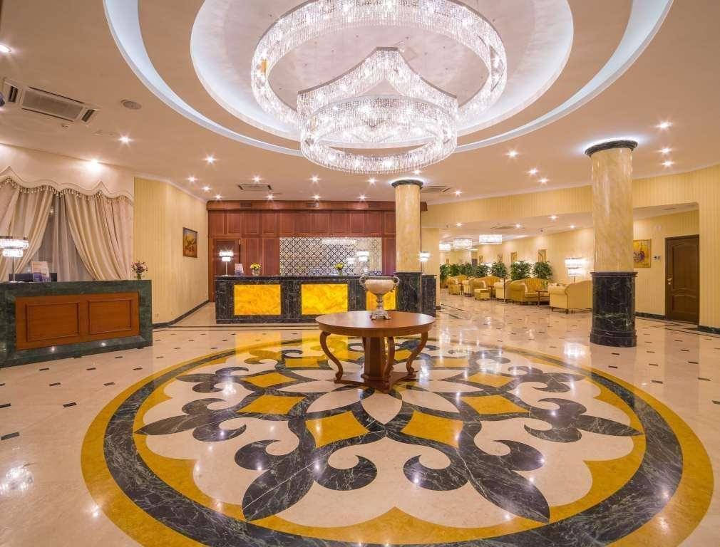 Ramada by Wyndham Almaty: Lobby