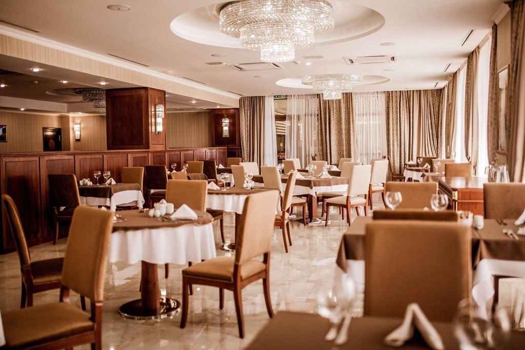 Ramada by Wyndham Almaty: Restaurant