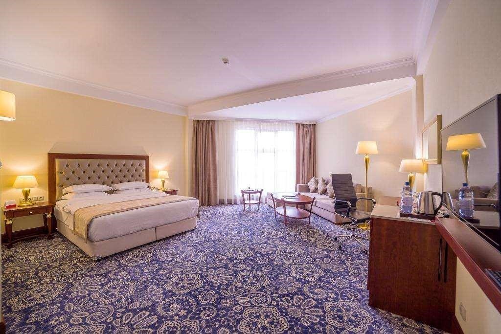 Ramada by Wyndham Almaty: Room DOUBLE SUPERIOR KING BED