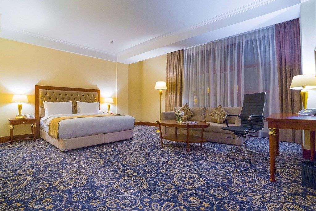 Ramada by Wyndham Almaty: Room DOUBLE EXECUTIVE KING BED