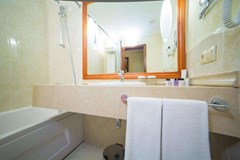 Ramada by Wyndham Almaty: Room - photo 7