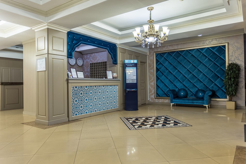 Grand  Sapphire: Lobby