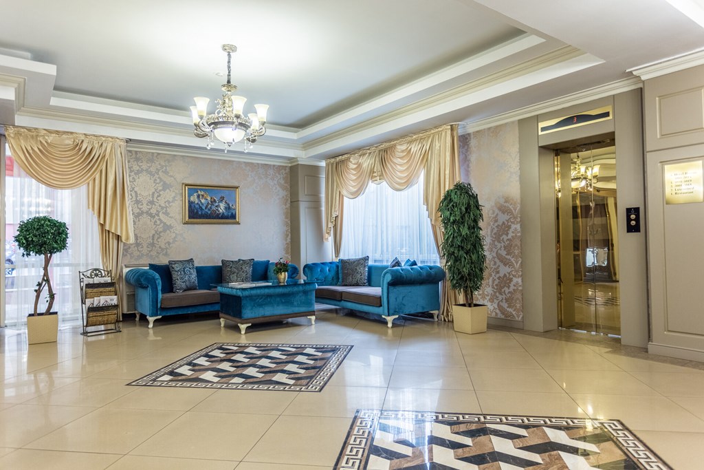 Grand  Sapphire: Lobby