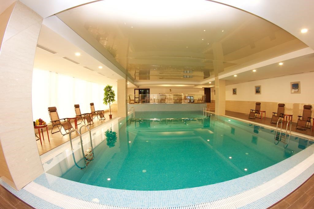 Shera Park Inn Almaty: Pool