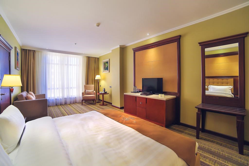 Shera Park Inn Almaty: Room