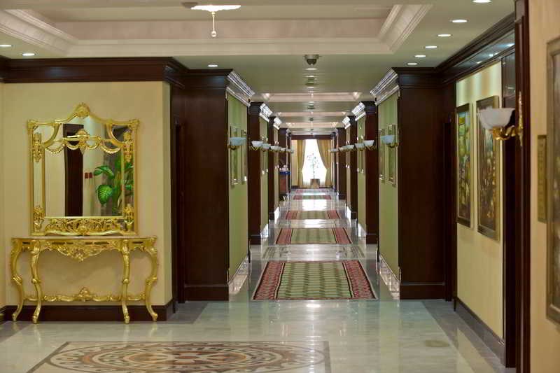 Royal Tulip Almaty: Lobby