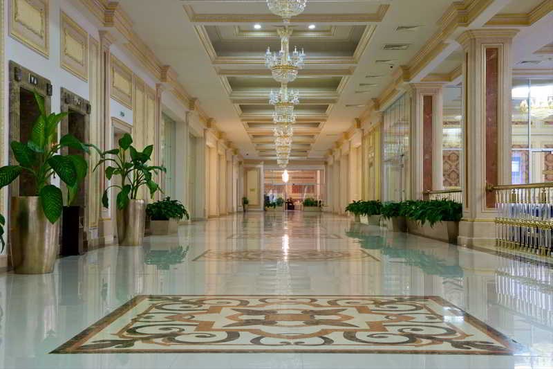 Royal Tulip Almaty: Lobby