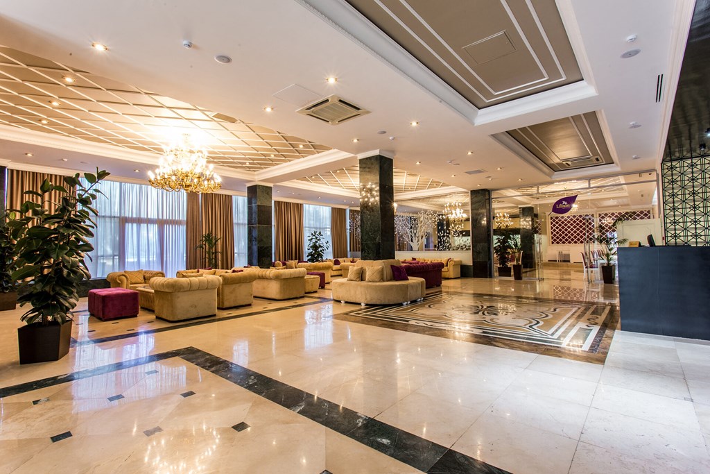 Golden Mir Hotel & Spa: Lobby