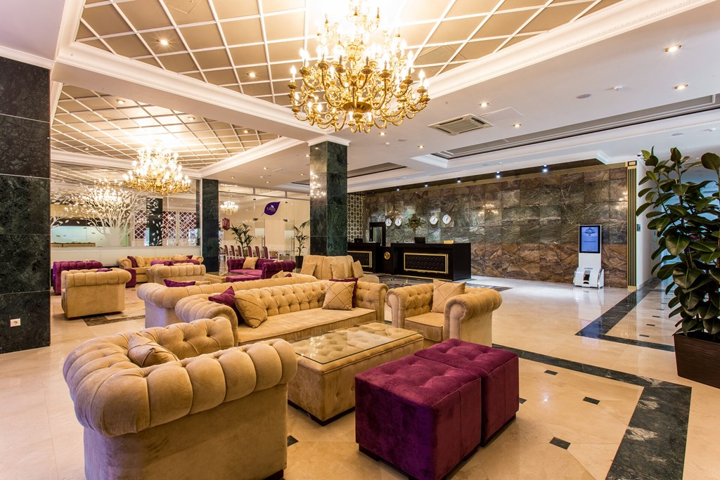 Golden Mir Hotel & Spa: Lobby