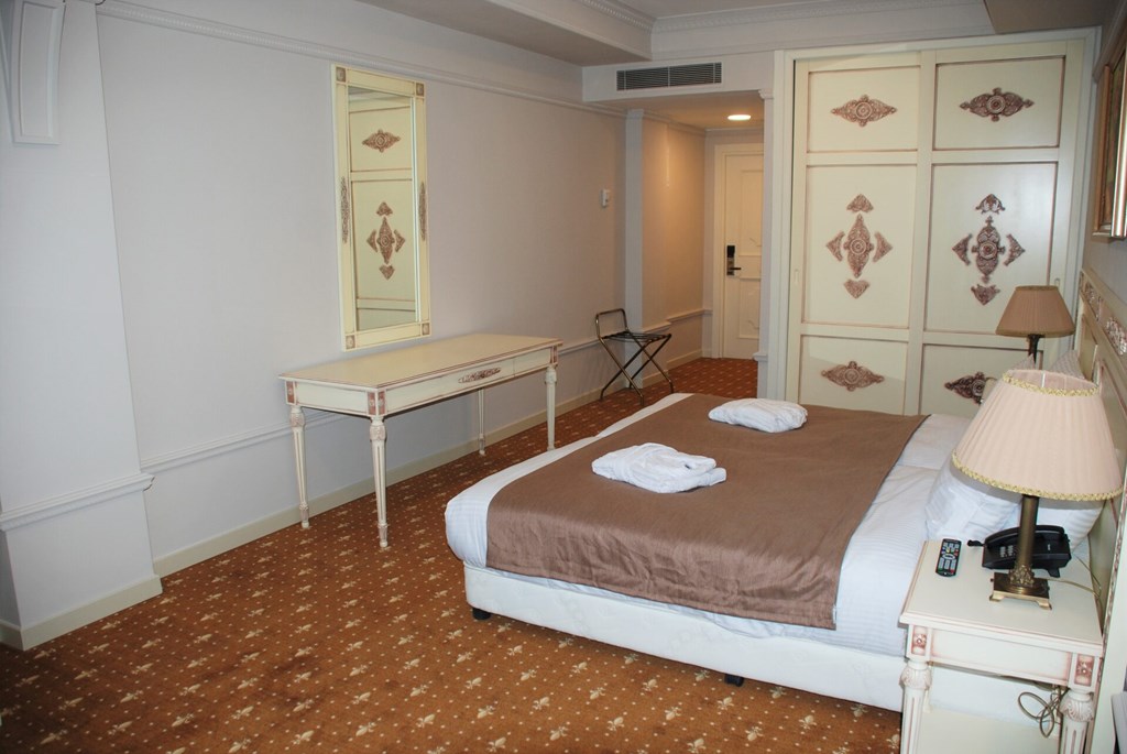 Golden Mir Hotel & Spa: Room