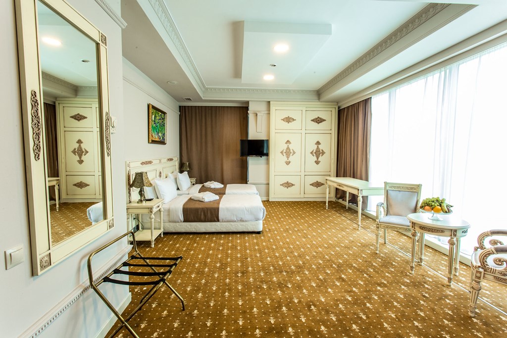 Golden Mir Hotel & Spa: Room