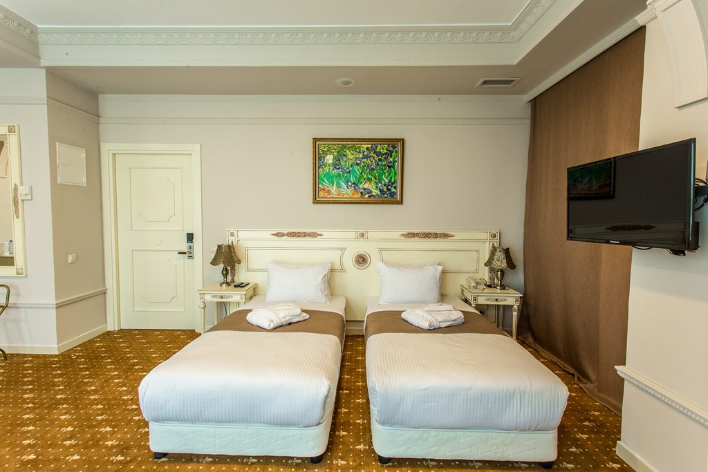 Golden Mir Hotel & Spa: Room