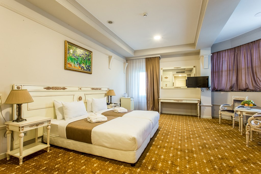 Golden Mir Hotel & Spa: Room