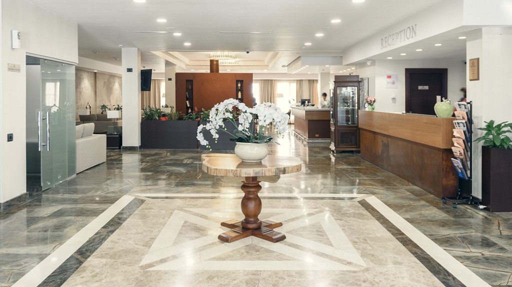 Comfort Astana: Lobby