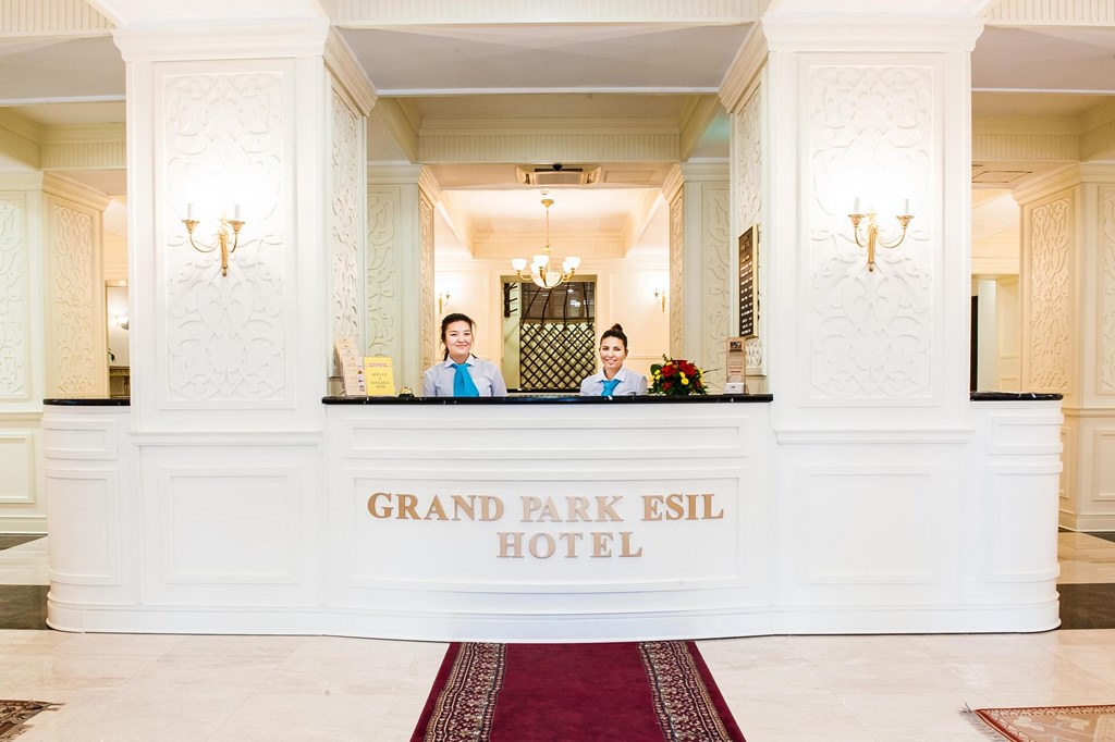 Grand Park Esil: Lobby