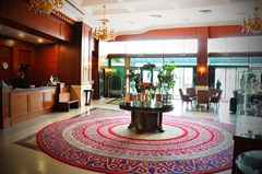 Diplomat Hotel and Business Center: Lobby - photo 17