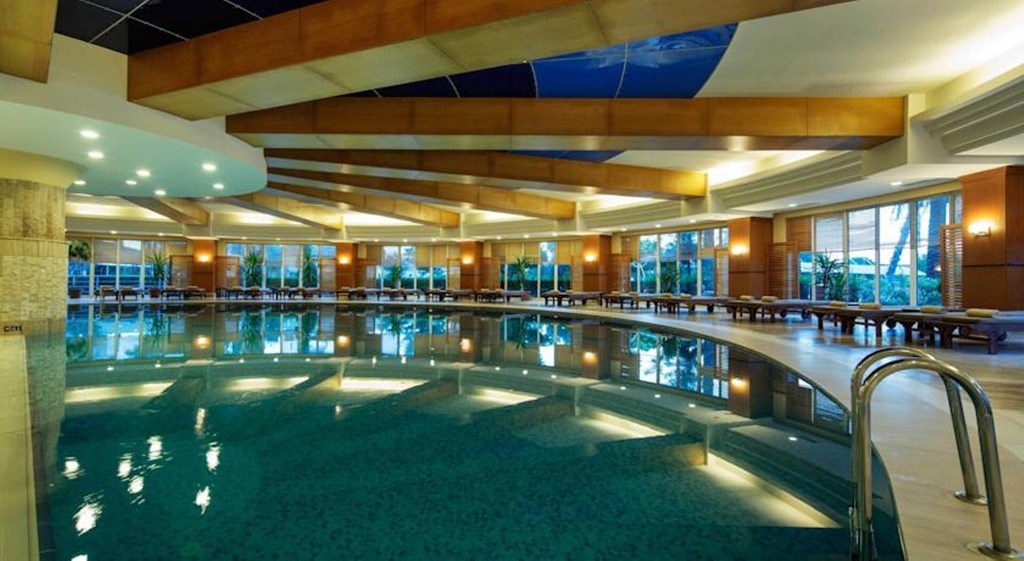 Crystal Admiral Resort Suites & Spa: Pool