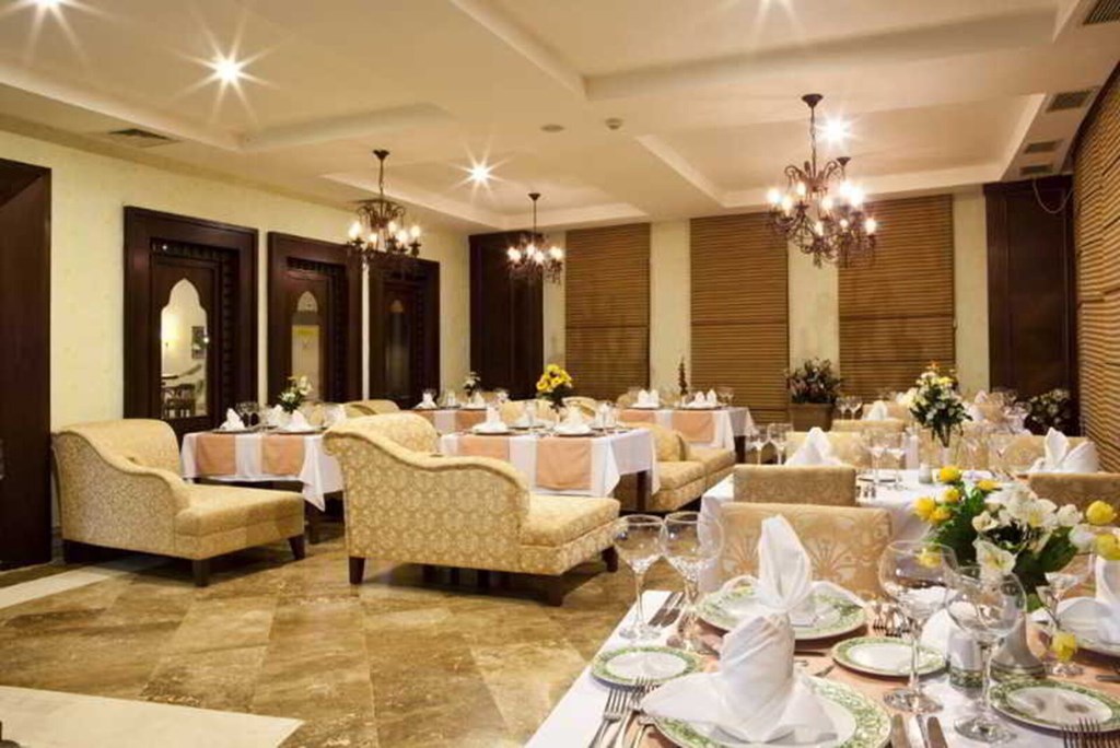 Crystal Admiral Resort Suites & Spa: Restaurant