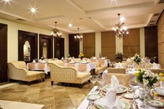 Crystal Admiral Resort Suites & Spa: Restaurant - photo 9