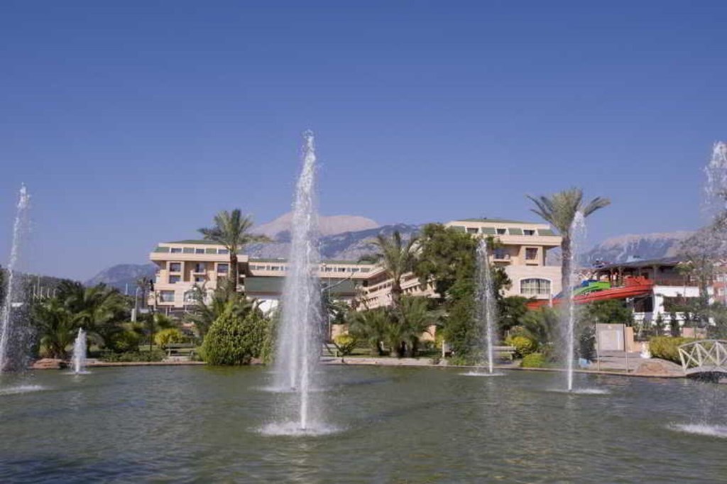 Crystal De Luxe Resort & Spa: General view