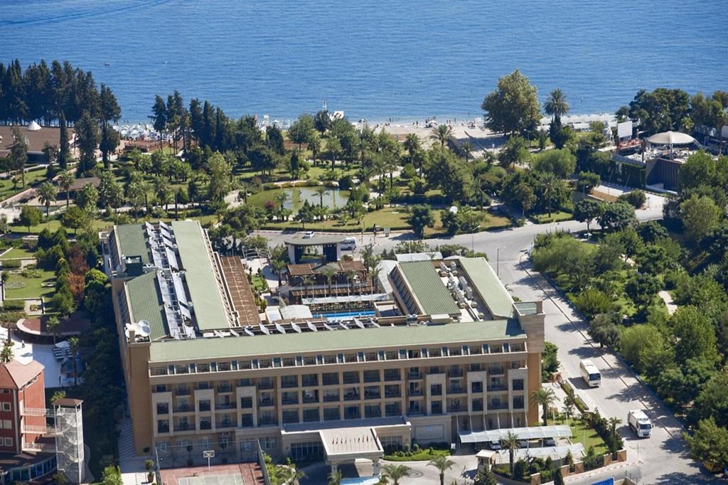 Crystal De Luxe Resort & Spa: General view