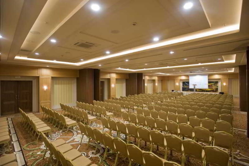 Crystal De Luxe Resort & Spa: Conferences