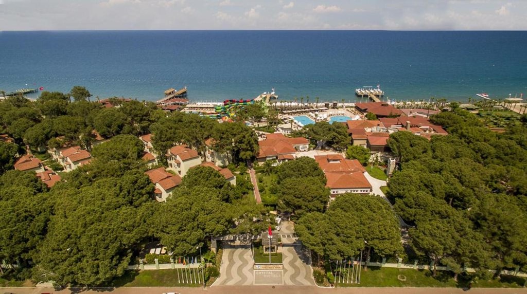 Crystal Flora Beach Resort: General view