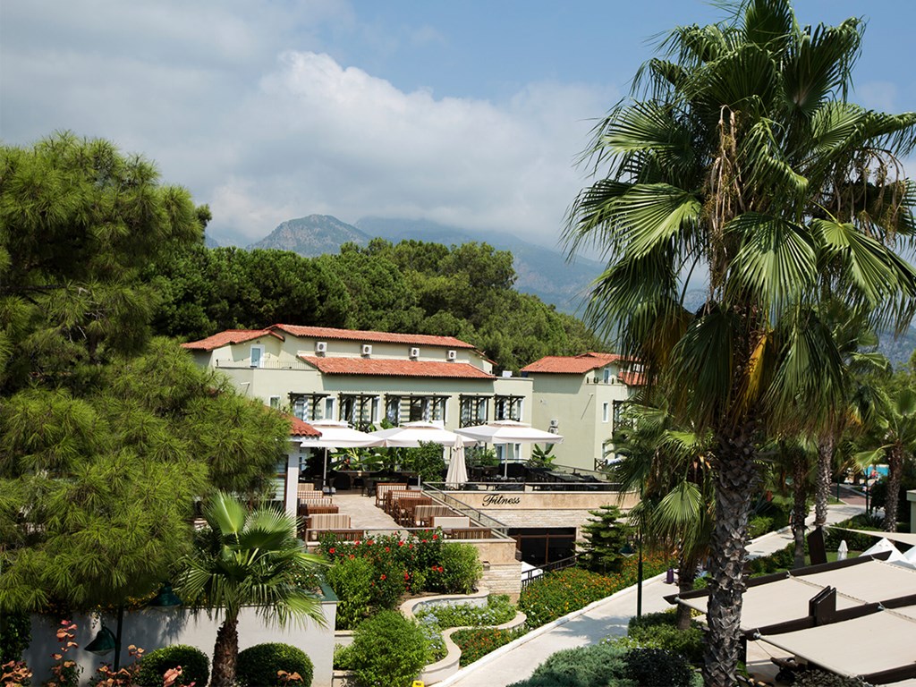 Crystal Flora Beach Resort: General view