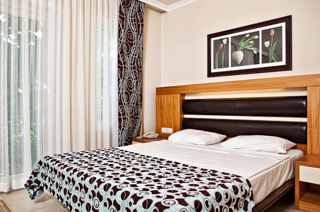 Crystal Flora Beach Resort: Room