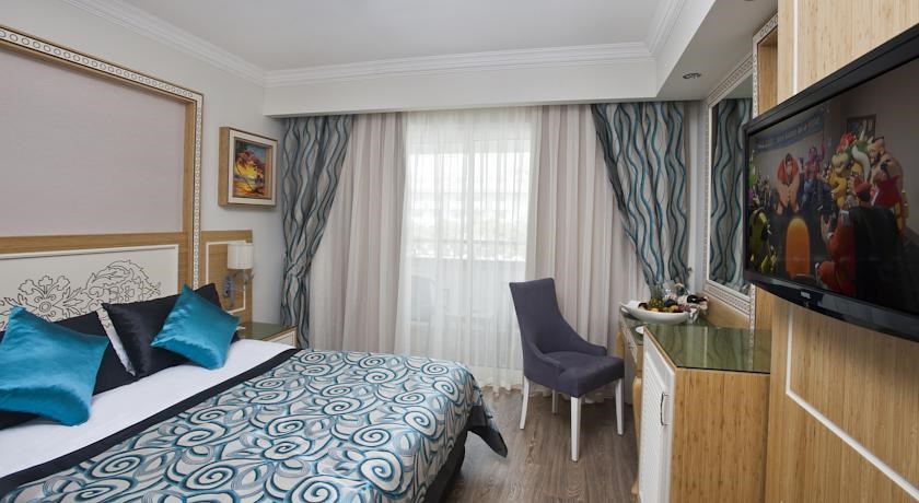 Crystal Waterworld Resort Spa: Room FAMILY ROOM LAND VIEW