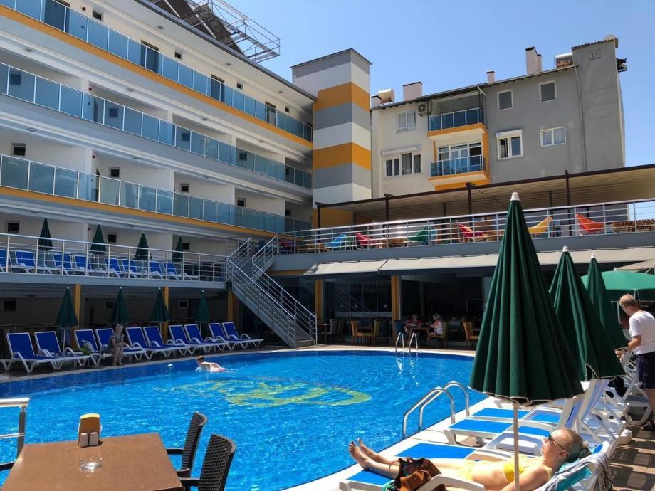 Arsi Enfi City Beach Hotel: Открытый бассейн