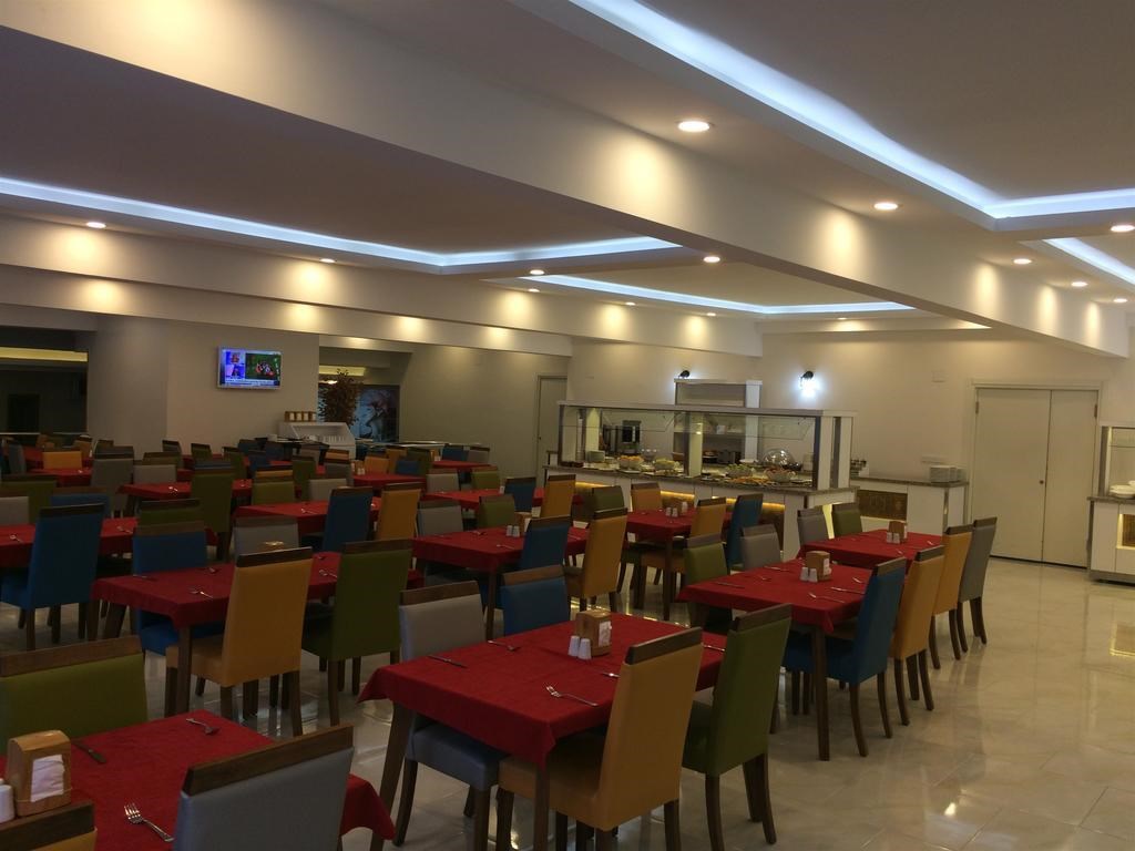 Arsi Enfi City Beach Hotel: Ресторан