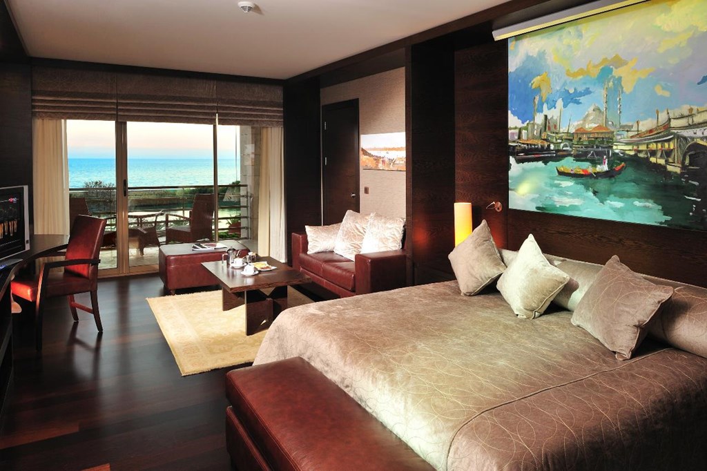 Gloria Serenity Executive Rooms: King Suite