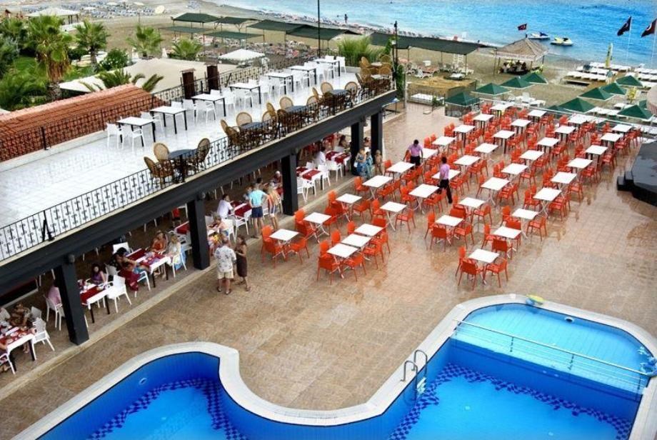 Aleria Belport Beach Hotel: Территория отеля