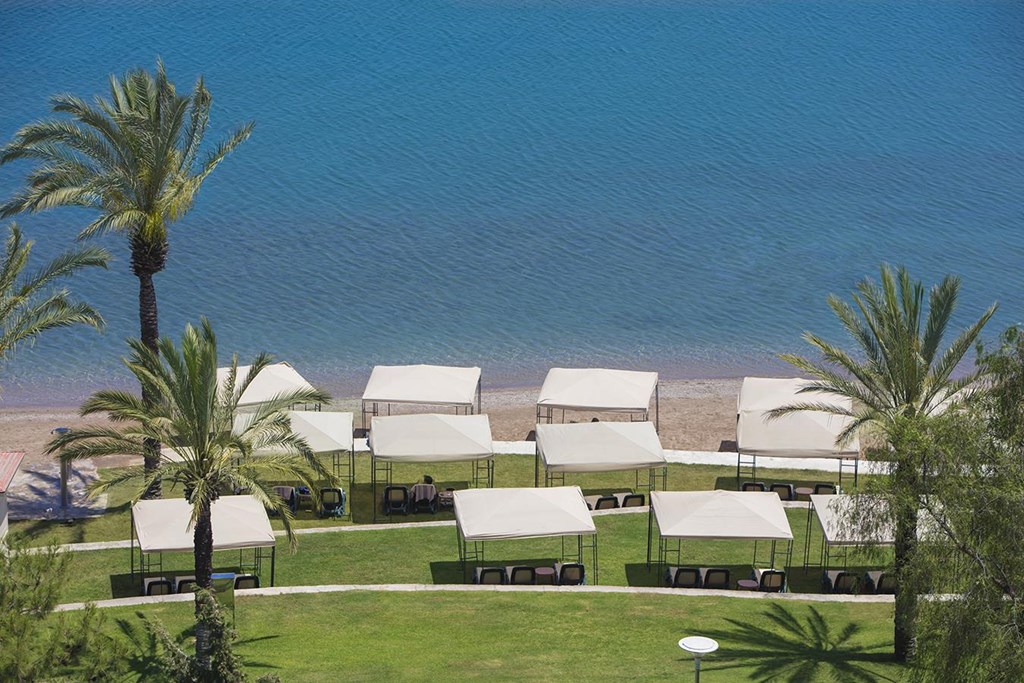 Rixos Sungate: Пляж отеля