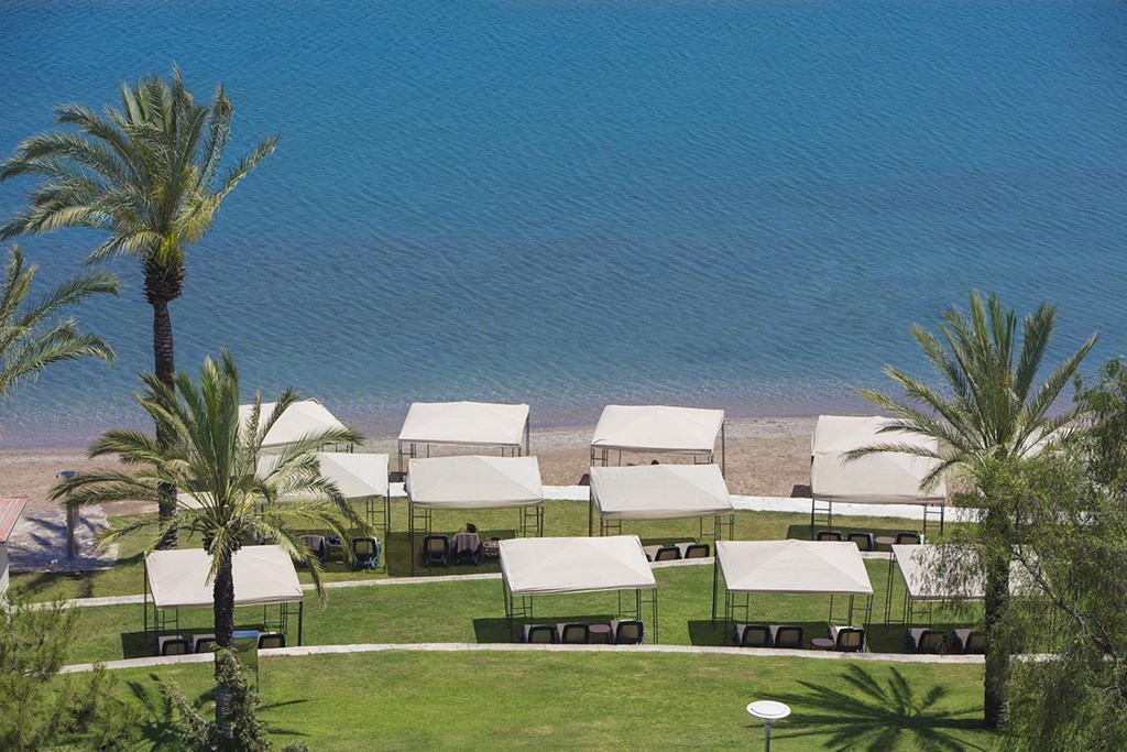 Rixos Sungate Executive Rooms: Пляж