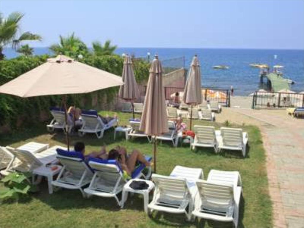 Holiday Line Beach Hotel