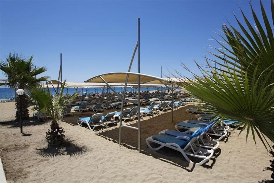 Larissa Holiday Beach Club: Пляж