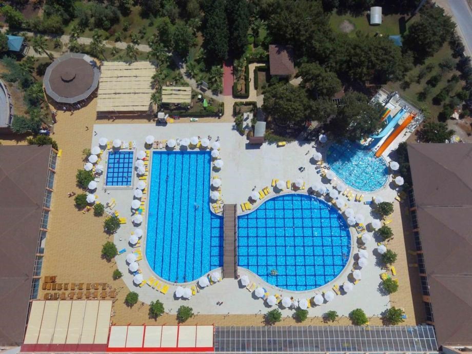 Laphetos Beach Resort & Spa: Открытые бассейны