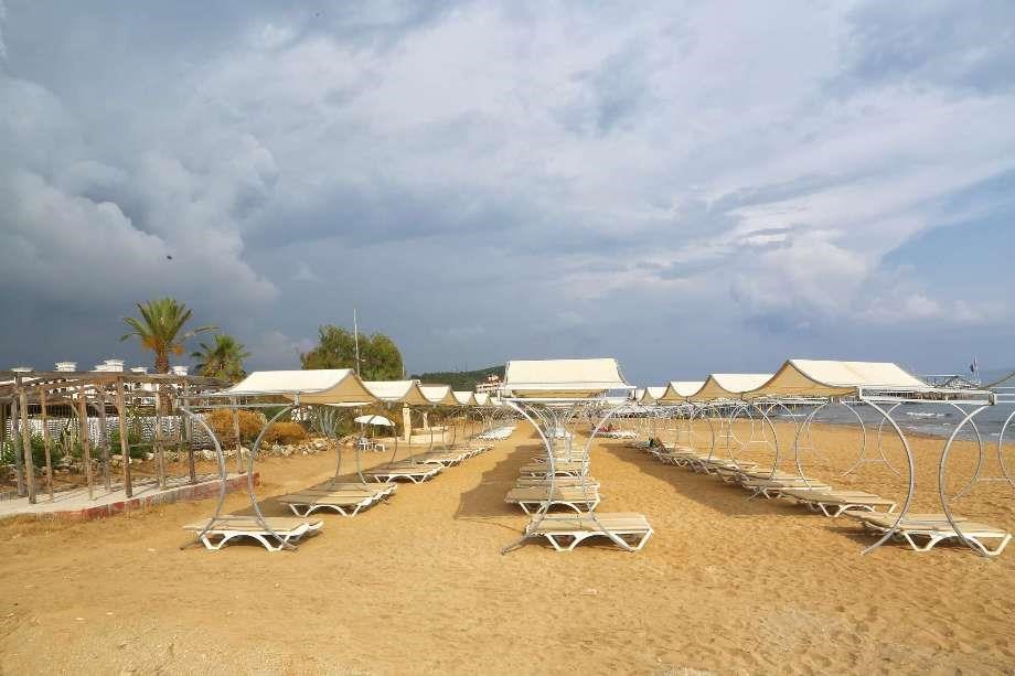 Grand Bayar Beach Hotel: Пляж