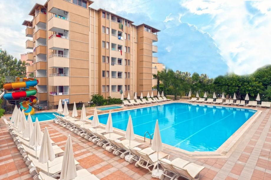 Saritas Hotel: Открытый басейн