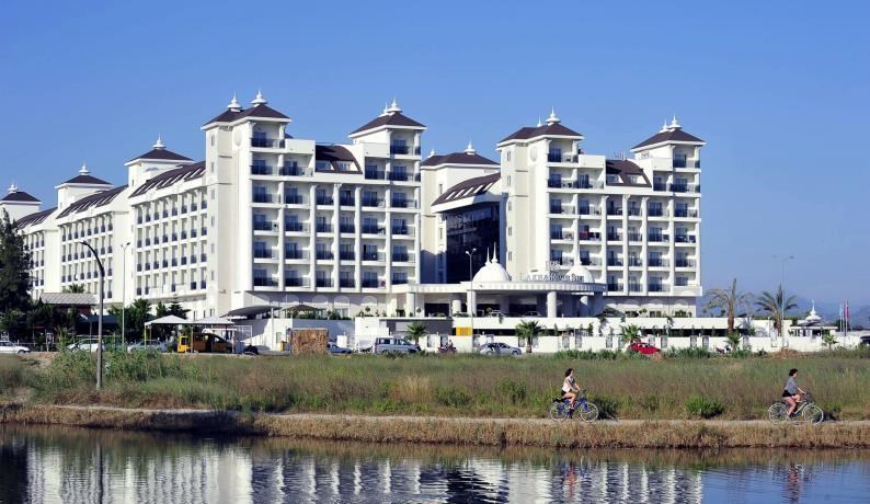 Lake & River Side Hotel & Spa